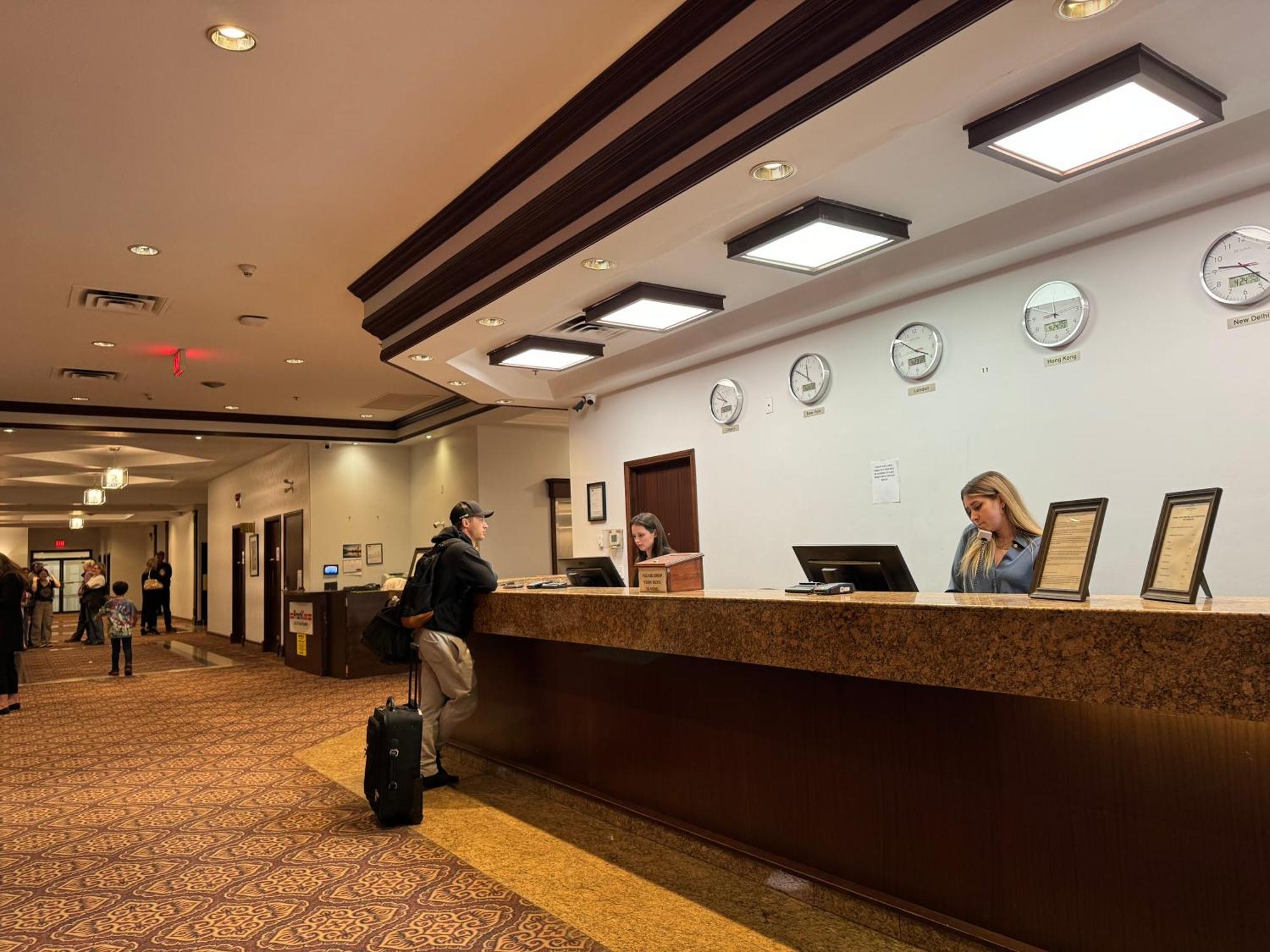 Hotel Riviera Plaza&Conference Centre Calgary Airport Exterior foto