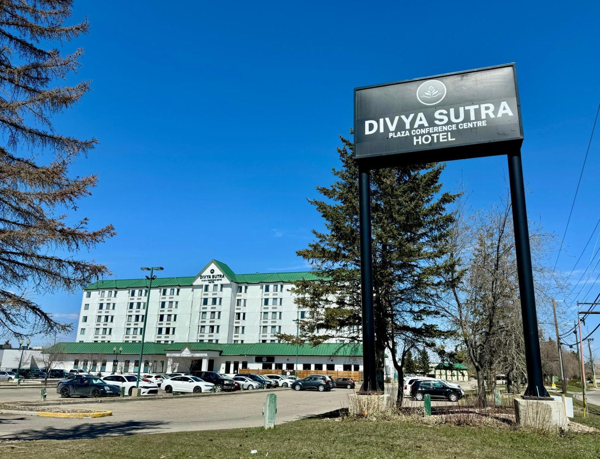 Hotel Riviera Plaza&Conference Centre Calgary Airport Exterior foto