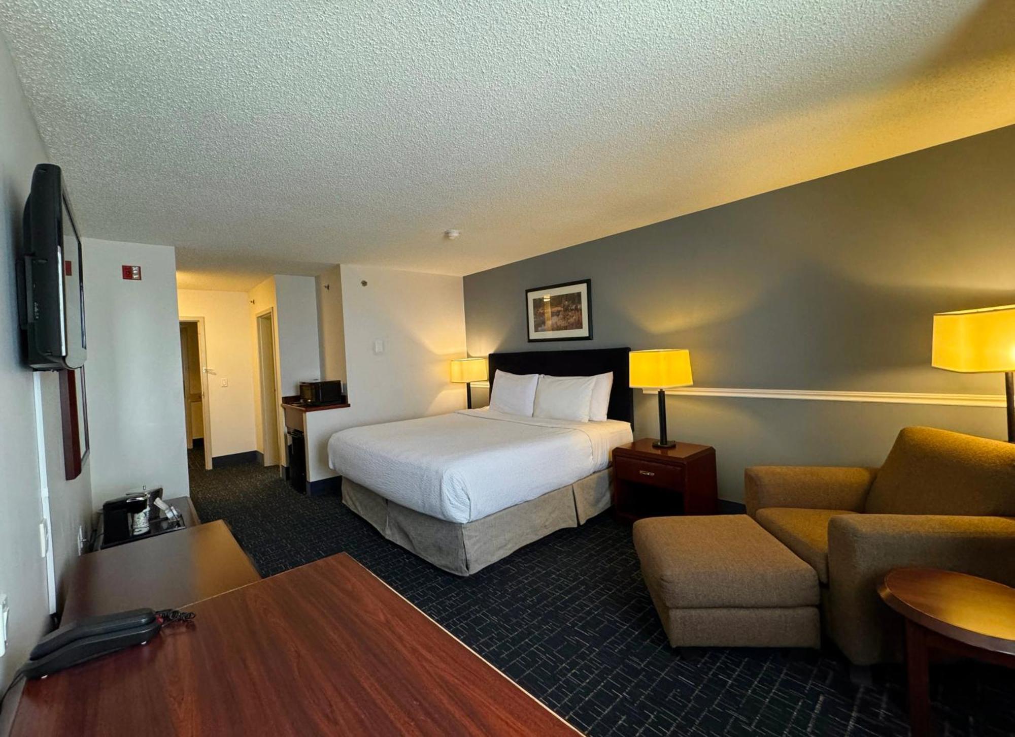 Hotel Riviera Plaza&Conference Centre Calgary Airport Exterior foto