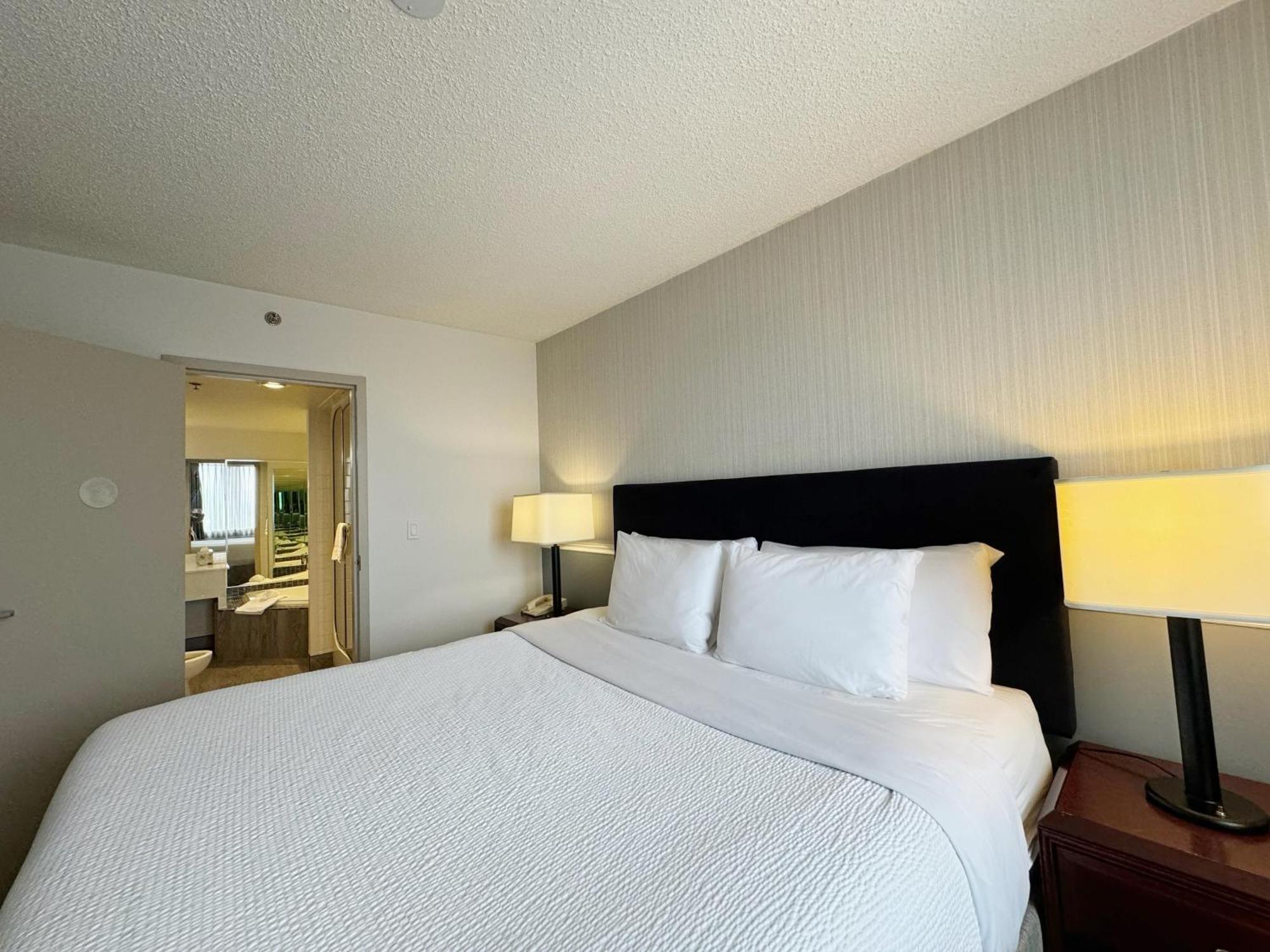 Hotel Riviera Plaza&Conference Centre Calgary Airport Exterior foto