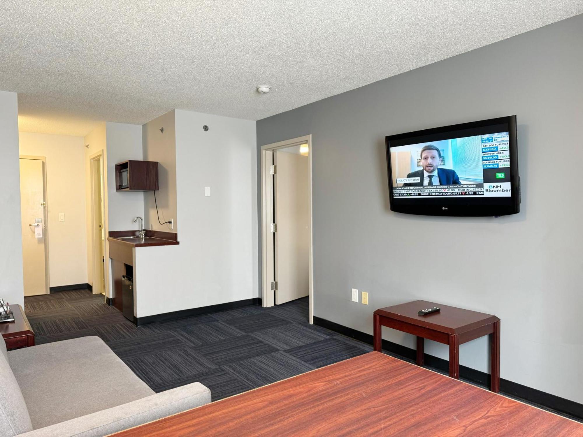 Hotel Riviera Plaza&Conference Centre Calgary Airport Exterior foto