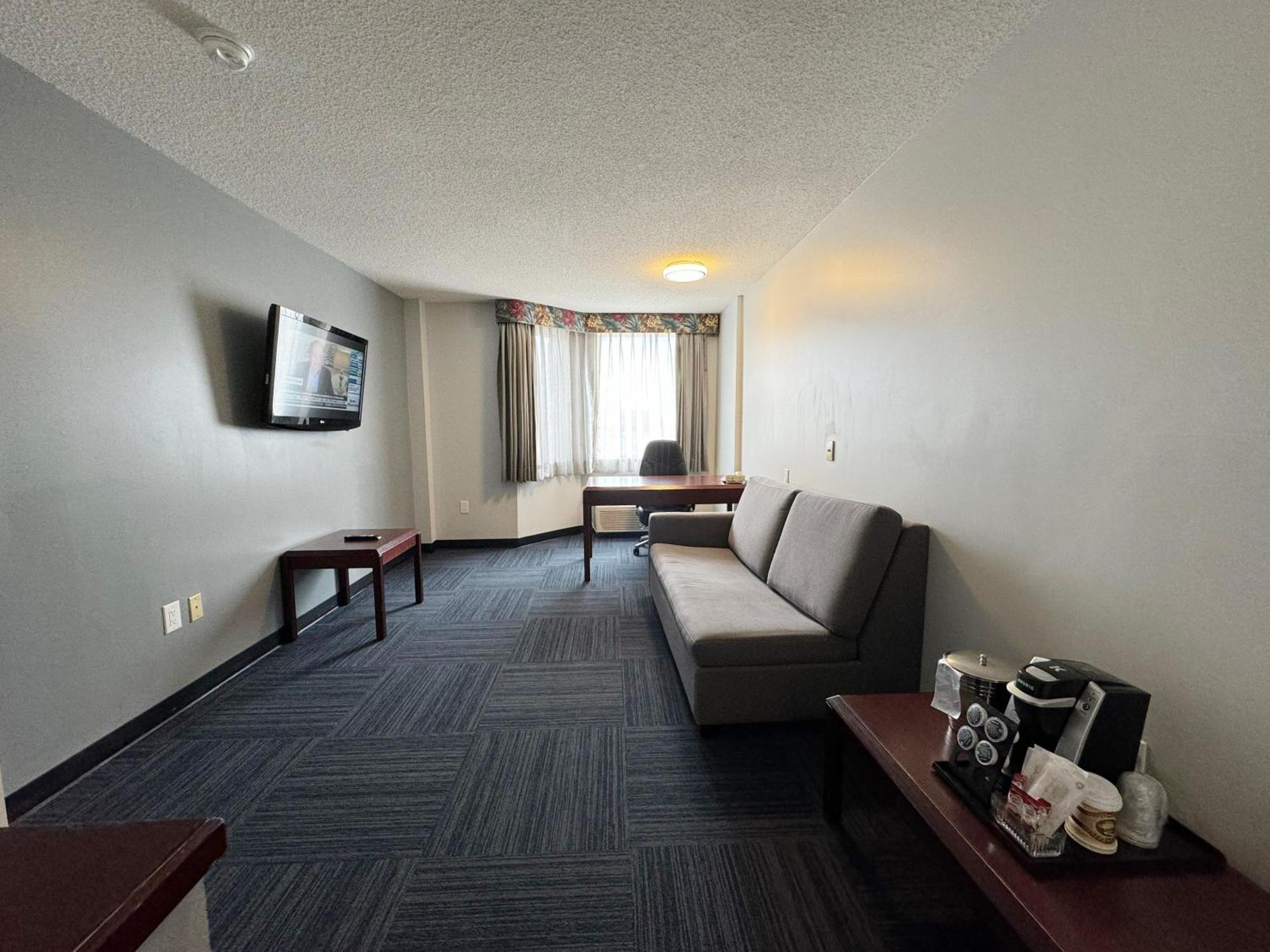 Hotel Riviera Plaza&Conference Centre Calgary Airport Exterior foto