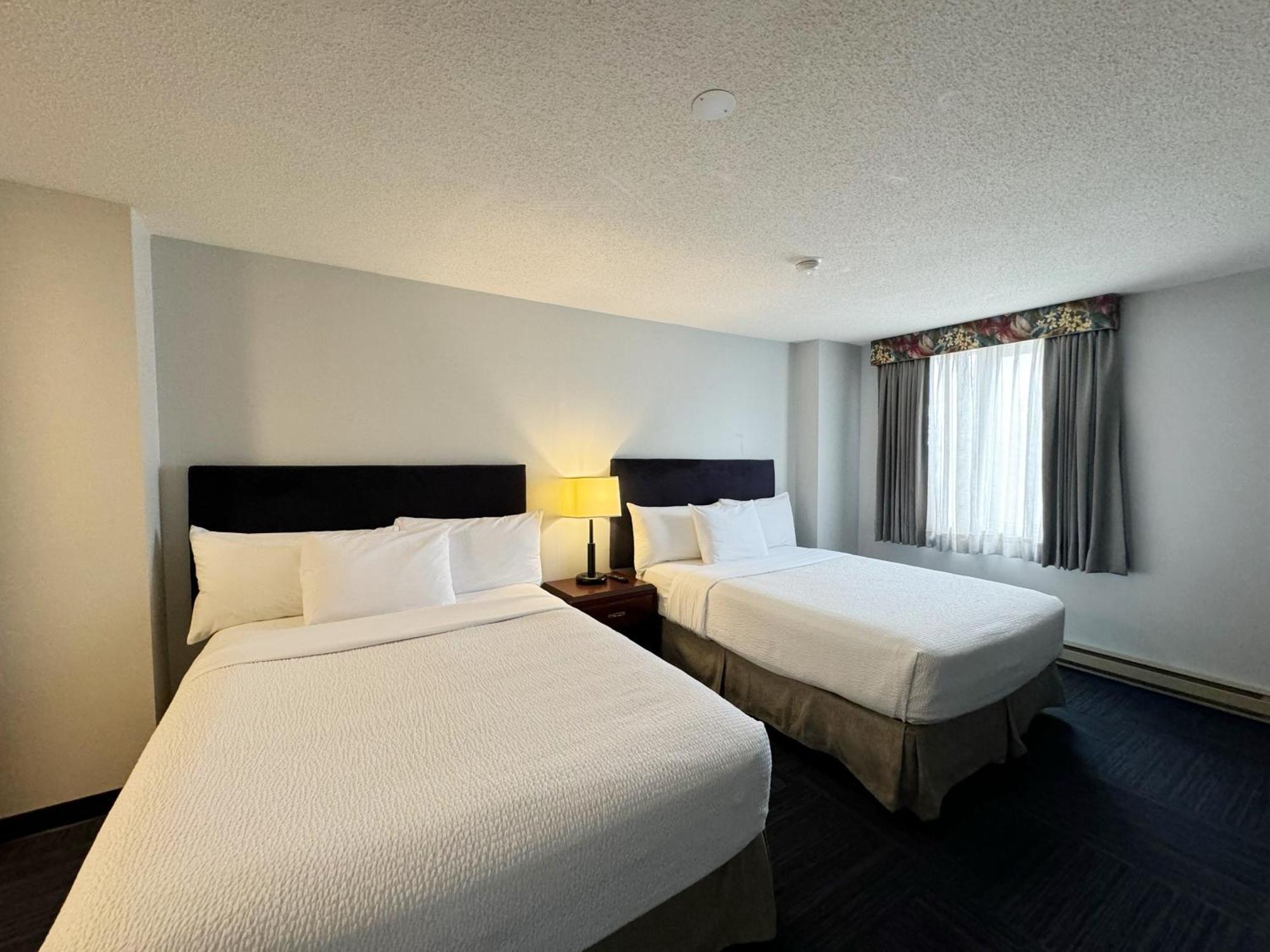 Hotel Riviera Plaza&Conference Centre Calgary Airport Exterior foto