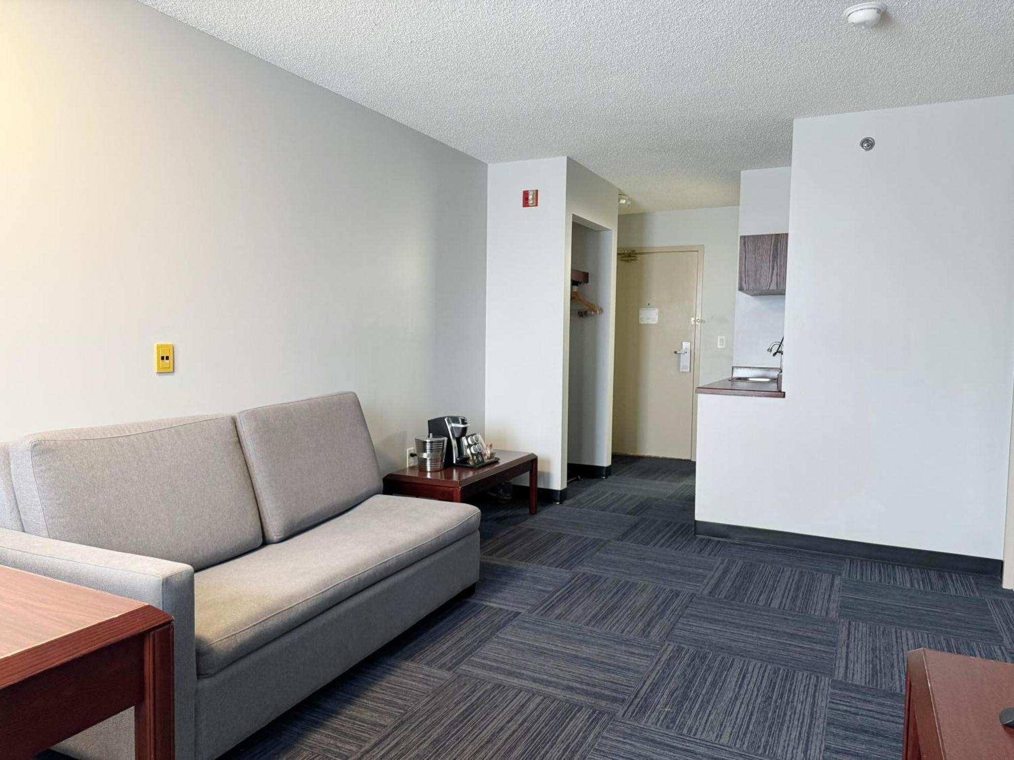Hotel Riviera Plaza&Conference Centre Calgary Airport Exterior foto