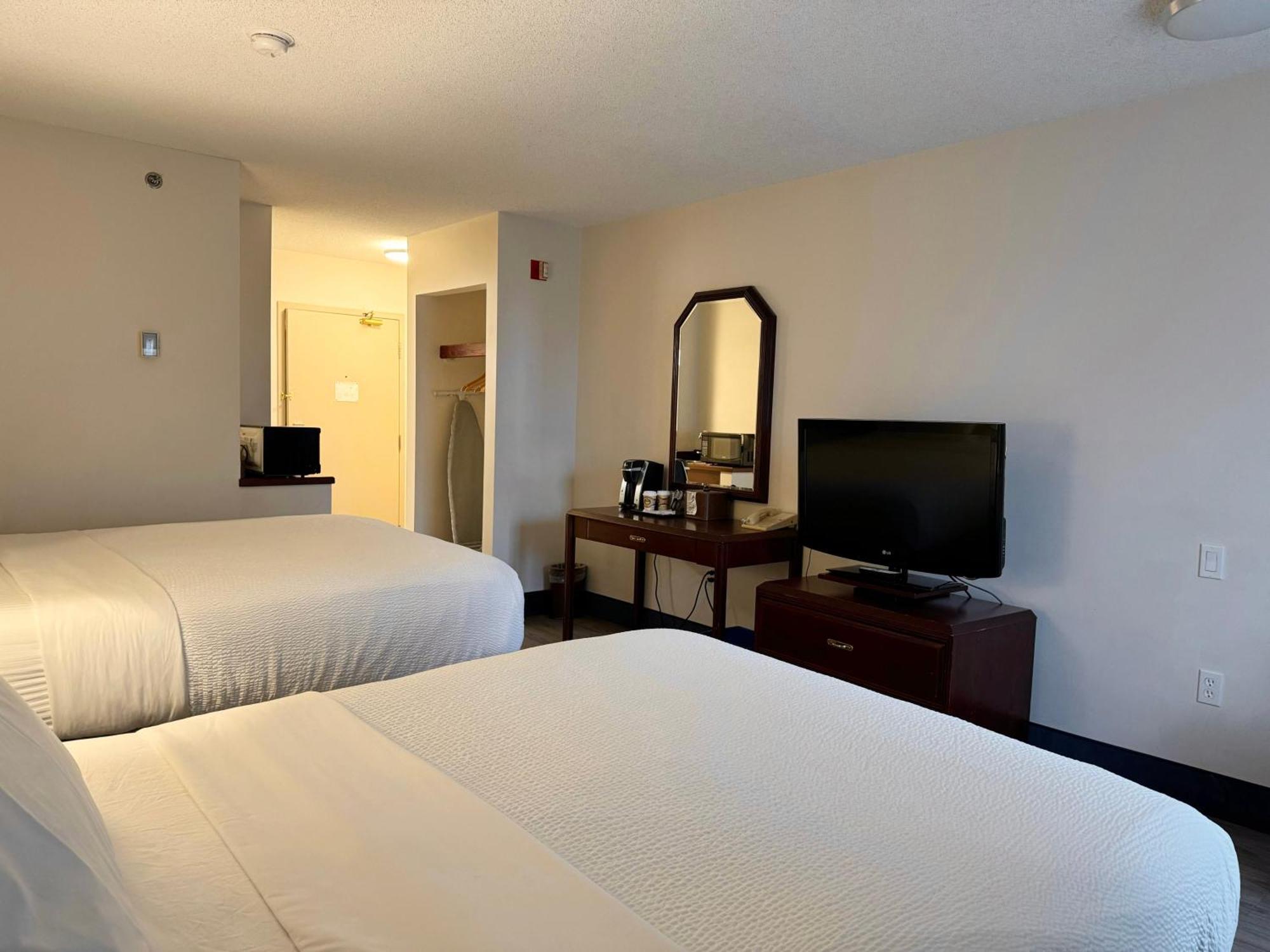 Hotel Riviera Plaza&Conference Centre Calgary Airport Exterior foto