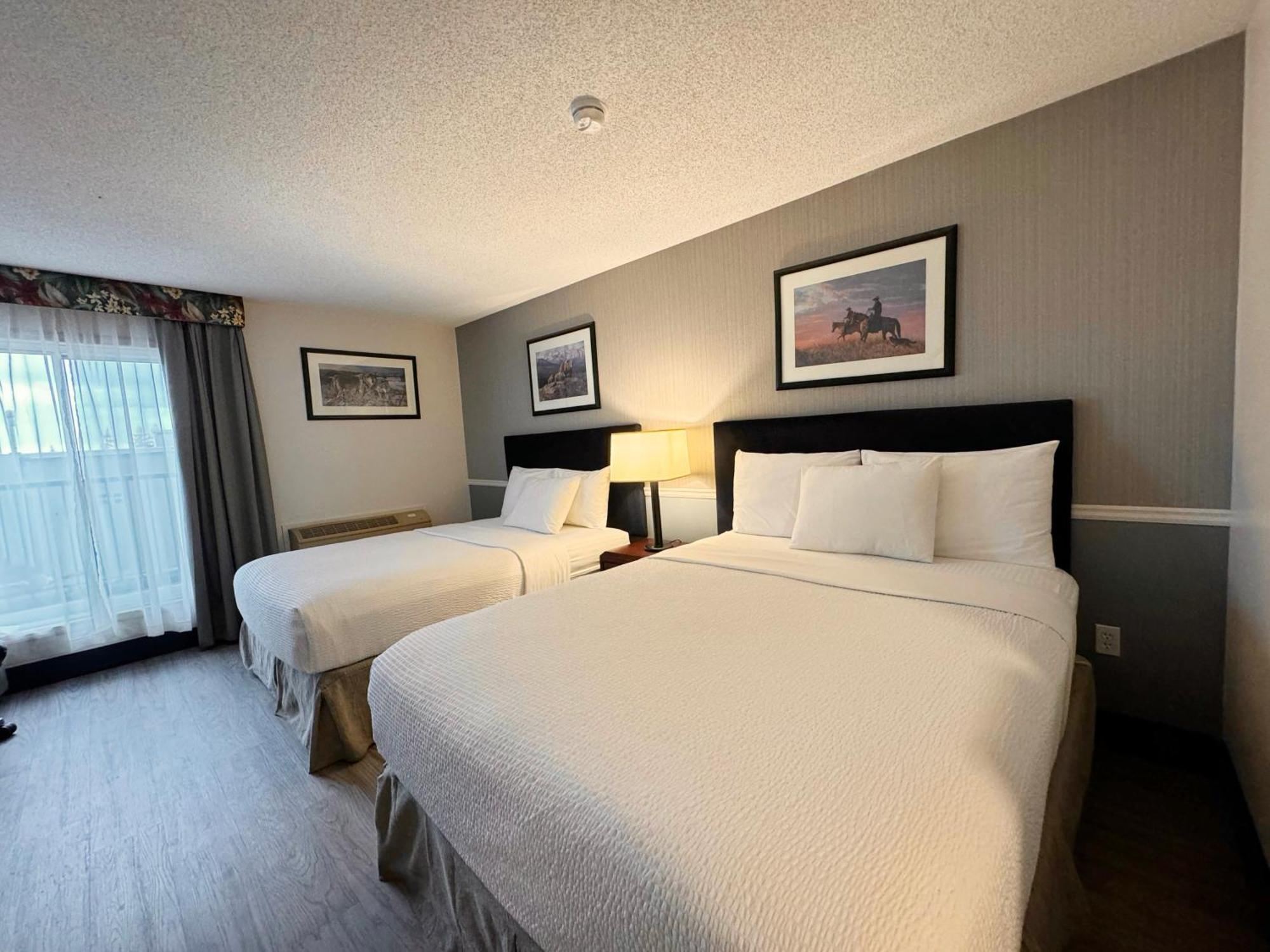 Hotel Riviera Plaza&Conference Centre Calgary Airport Exterior foto