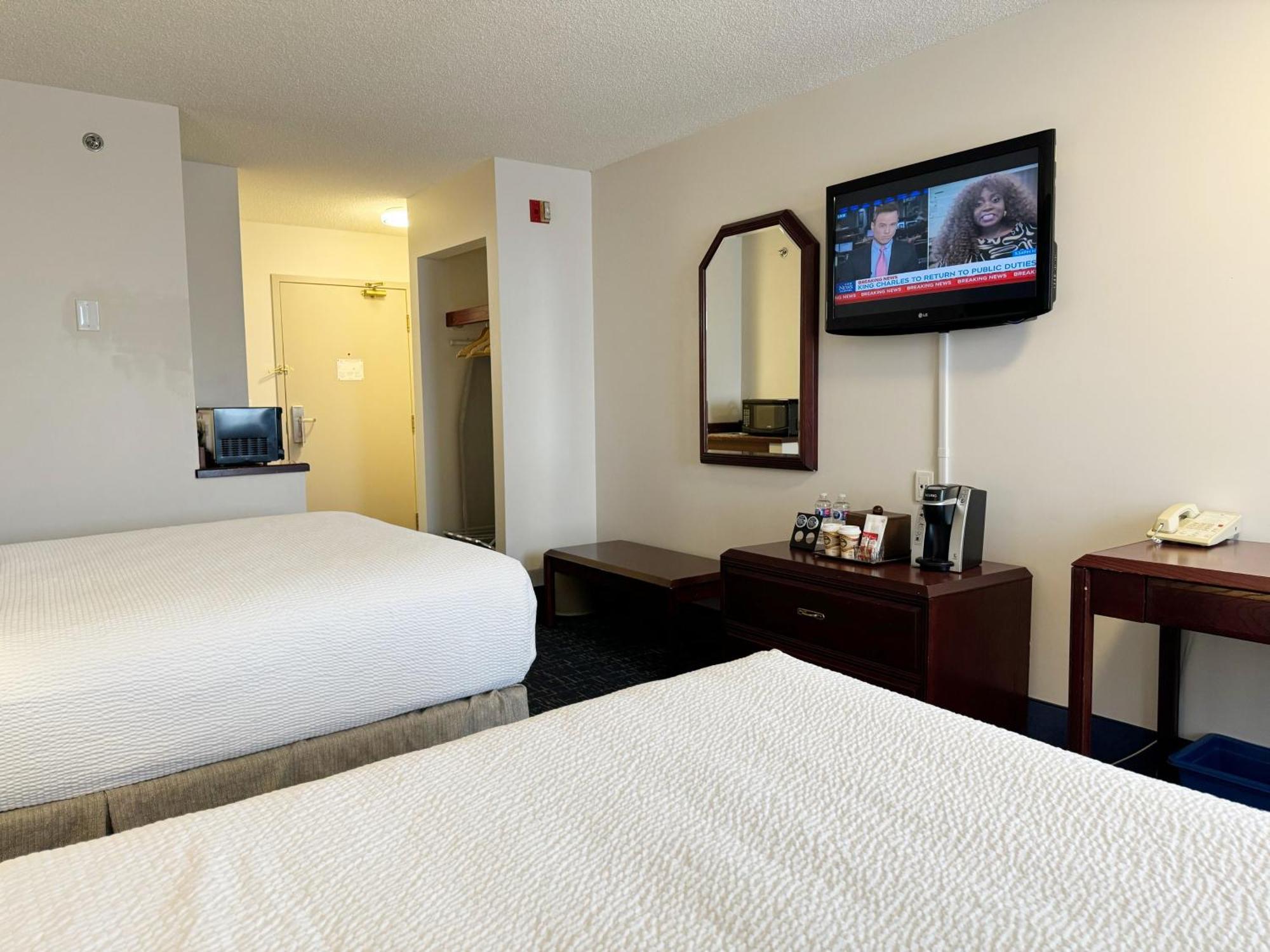 Hotel Riviera Plaza&Conference Centre Calgary Airport Exterior foto